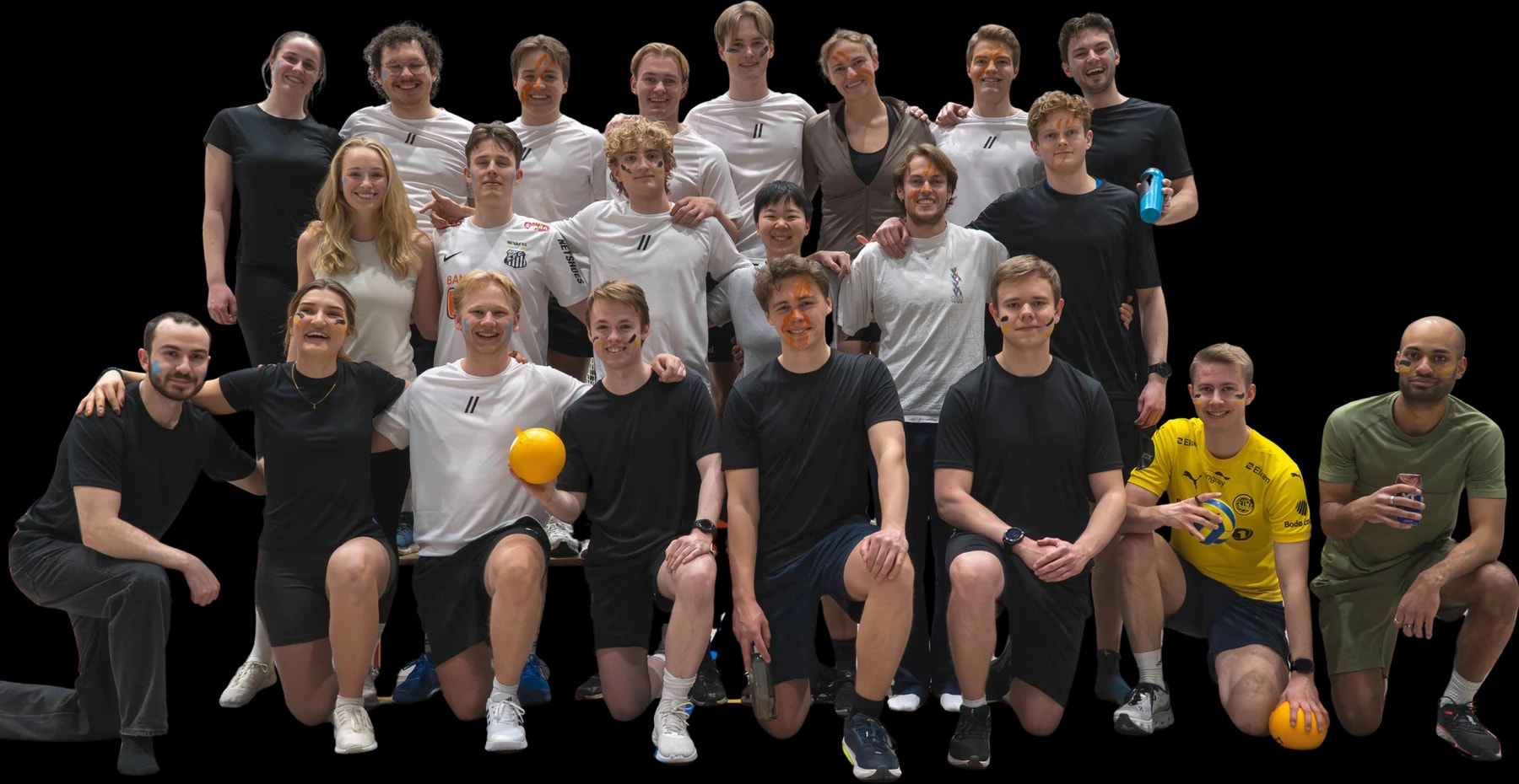 Append-teamet samlet etter kanonballturneringen, med ansiktsmaling og baller